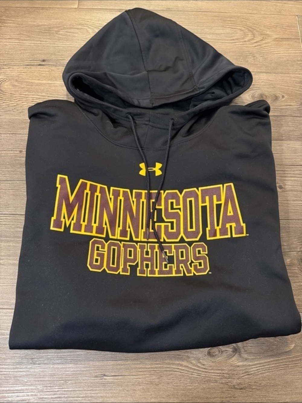 Under Armour Minnesota Gophers Pullover Hoodie with Pouch Pocket. Like New!